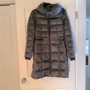 BCBGmaxazria. Down coat.  NWOTS size Small